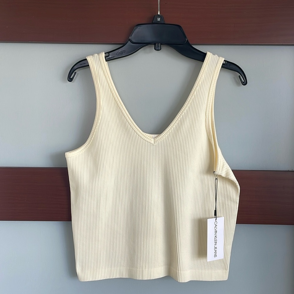 Calvin Klein Naturals V-Neck Tank Top in ivory (sz. Medium)